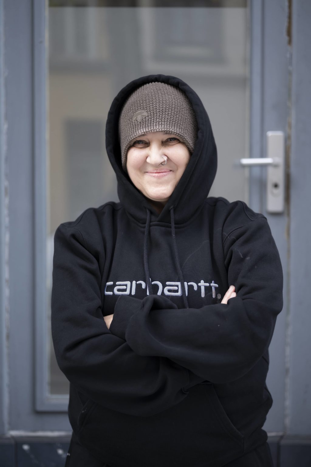 Valentina Manojlov vor dem Büro des Vereins WupperOne929 UrbanArt e.V.